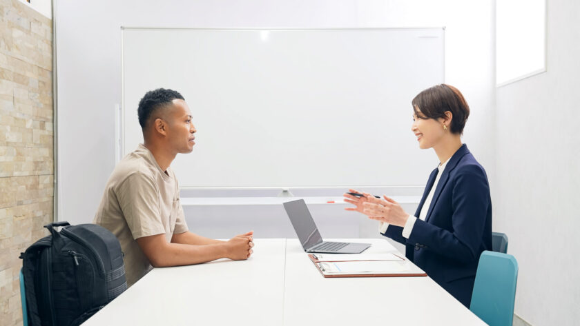 特定技能外国人との定期面談について解説！実際の流れや質問項目・オンライン実施の可否は？
