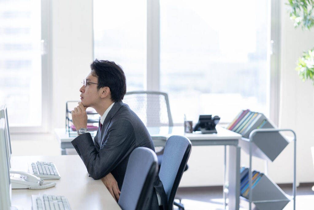 特定技能と技人国（技術・人文知識・国際業務）の在留資格の違いとは？5つの視点で比較して解説