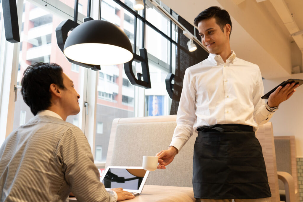 特定技能人材として働く外国人は「永住権」を取得できる？永住権を取るための要件や流れも解説